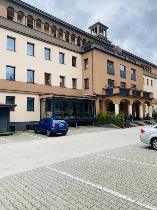 Residence Park Lovely Apartman With Private Parking Kysucke Nove Mesto Eksteriør billede